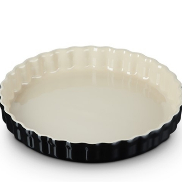 Le Creuset 28cm Fluted Flan Dish- Black Onyx